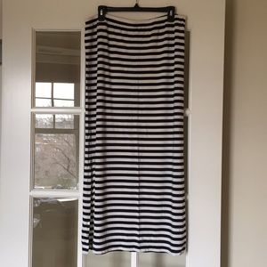 BR soft and stretchy navy and cream maxi skirt